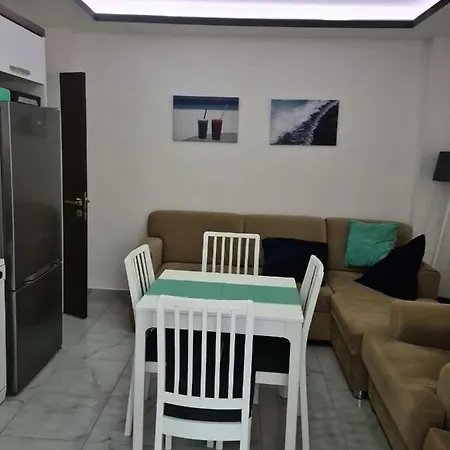 Apartment Stunning 2-bed Luxury With Pool *