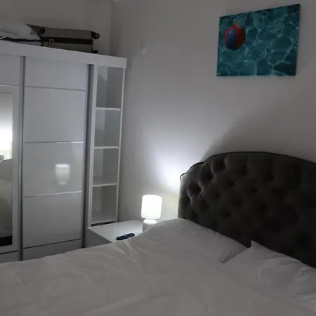 Stunning 2-bed Luxury With Pool Apartment *