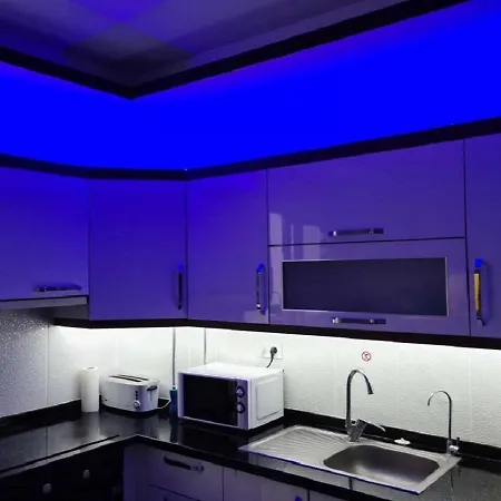 Apartment Stunning 2-bed Luxury With Pool